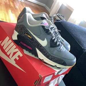 Nike AirMax 90 zebra grey reflective sneaker animal yellow pink and grey gs6 w8